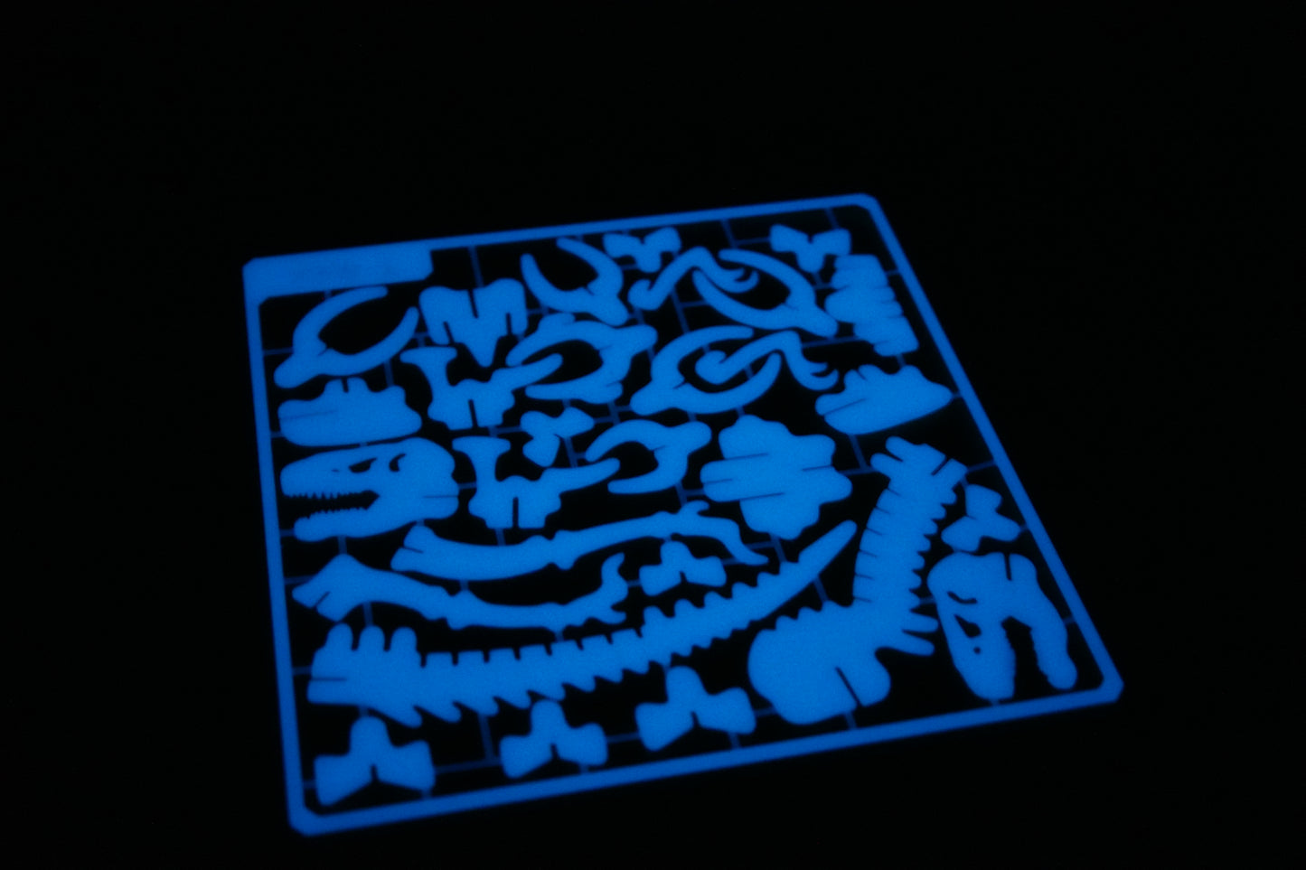 T-Rex Planilla Armable - Glow in the dark