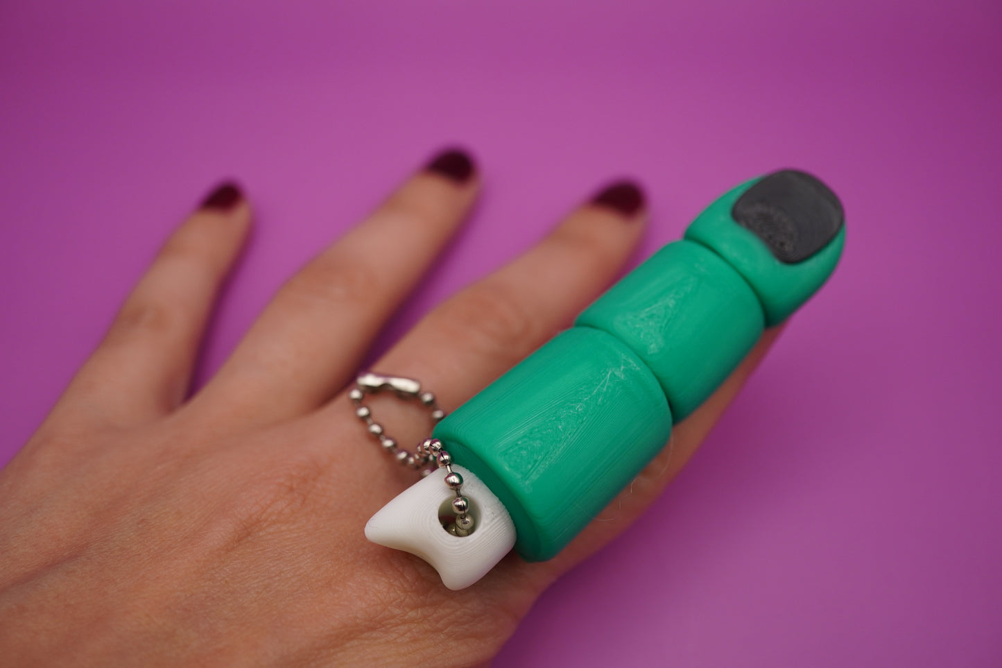 Dedo Zombie - Llavero articulado