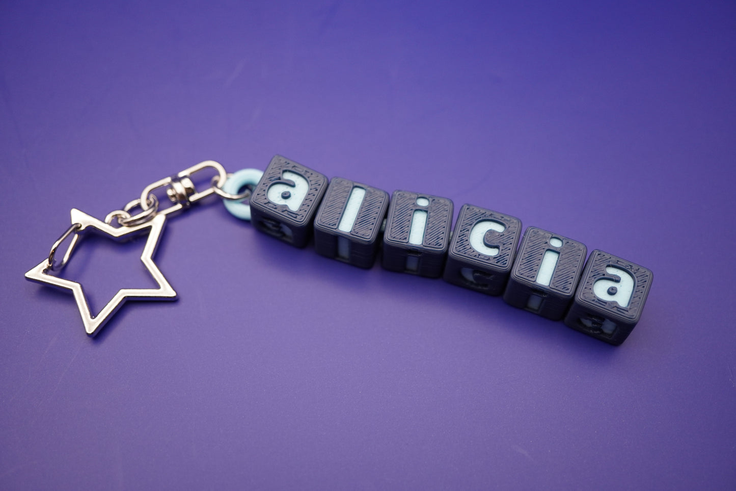 Charm Letras Cúbicas Articuladas - Personaliza colores y texto